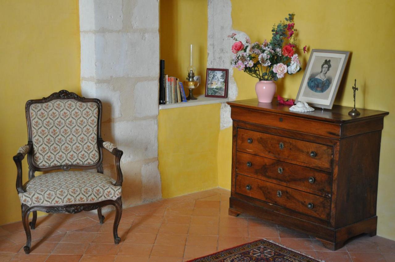 Chateau La Gentilhommiere Du Puits Notre-Dame 30 Rue De L'Eglise 24110 Saint Leon Sur L'Isle Екстериор снимка
