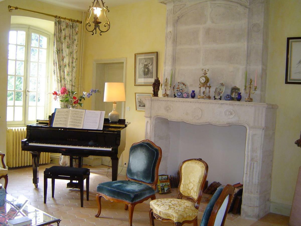 Chateau La Gentilhommiere Du Puits Notre-Dame 30 Rue De L'Eglise 24110 Saint Leon Sur L'Isle Екстериор снимка