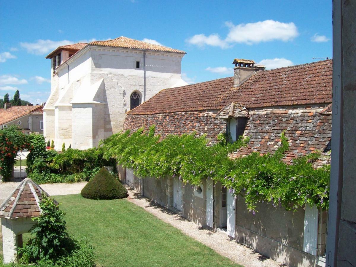 Chateau La Gentilhommiere Du Puits Notre-Dame 30 Rue De L'Eglise 24110 Saint Leon Sur L'Isle Екстериор снимка