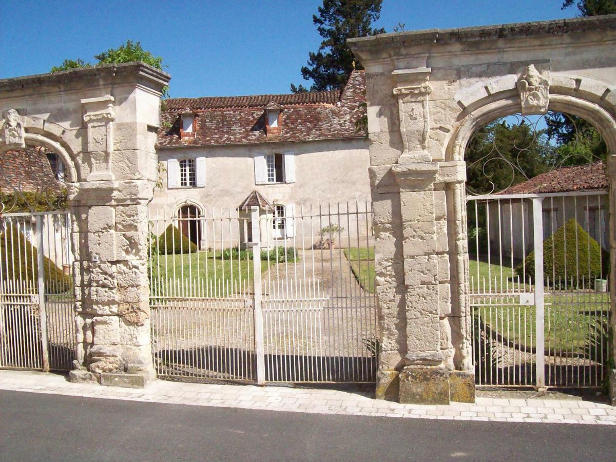 Chateau La Gentilhommiere Du Puits Notre-Dame 30 Rue De L'Eglise 24110 Saint Leon Sur L'Isle Екстериор снимка