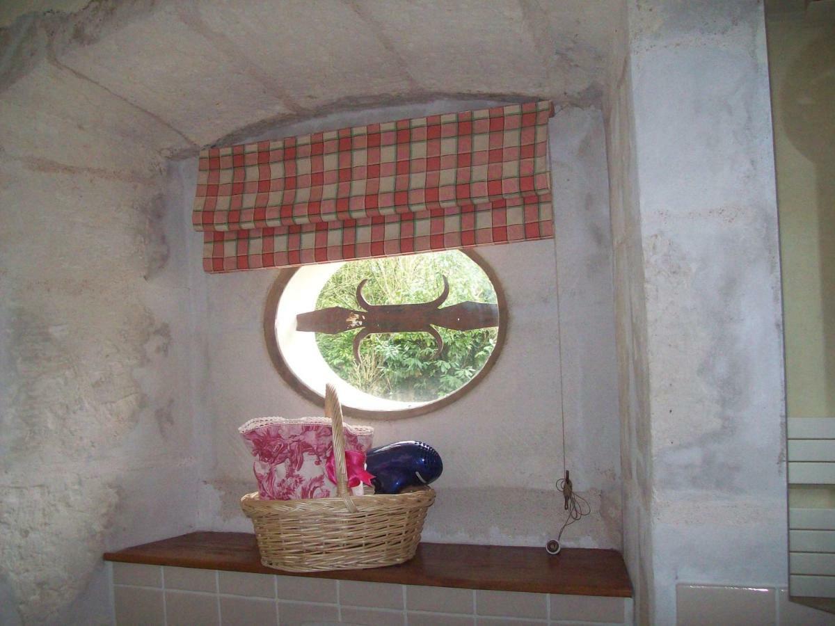 Chateau La Gentilhommiere Du Puits Notre-Dame 30 Rue De L'Eglise 24110 Saint Leon Sur L'Isle Екстериор снимка