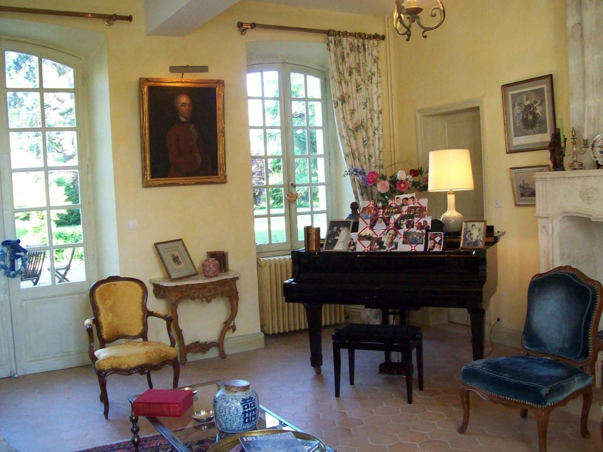 Chateau La Gentilhommiere Du Puits Notre-Dame 30 Rue De L'Eglise 24110 Saint Leon Sur L'Isle Екстериор снимка