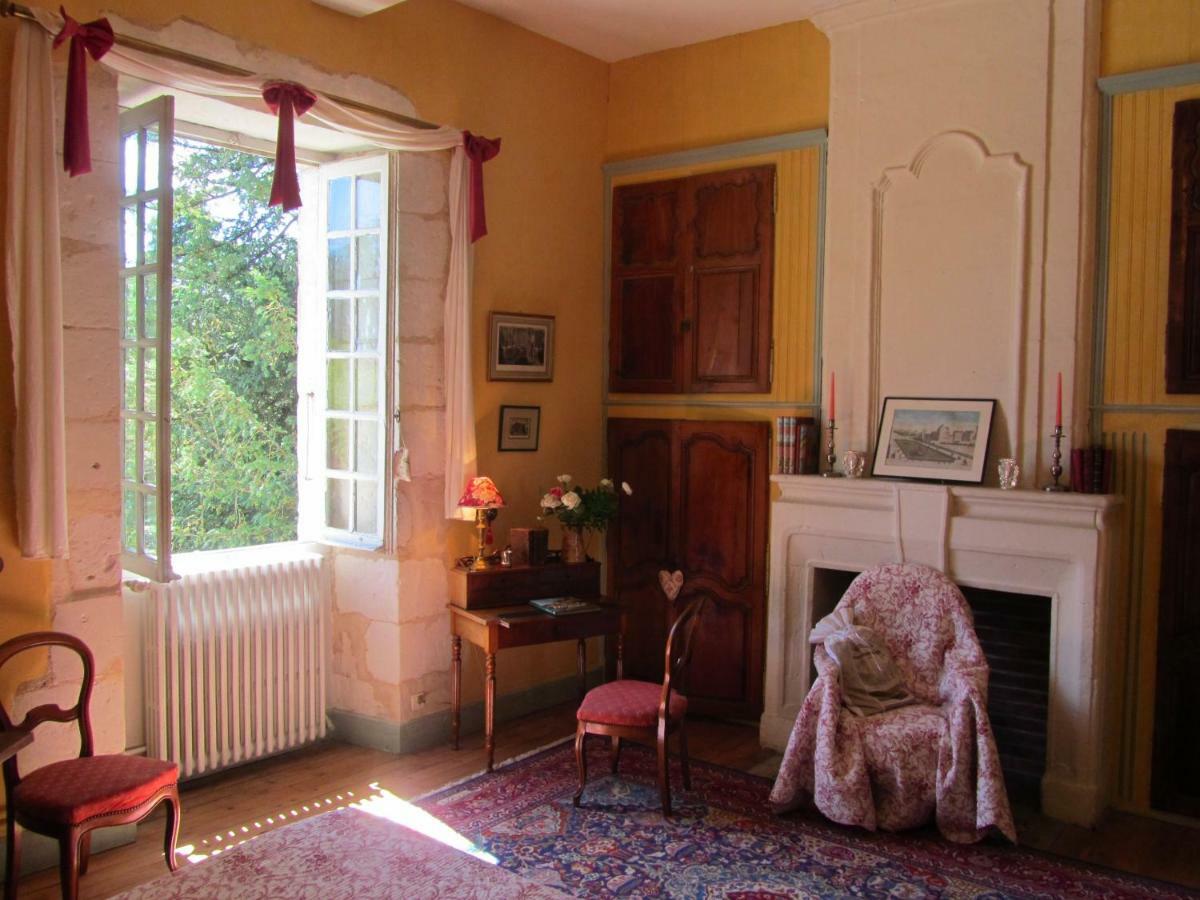 Chateau La Gentilhommiere Du Puits Notre-Dame 30 Rue De L'Eglise 24110 Saint Leon Sur L'Isle Екстериор снимка