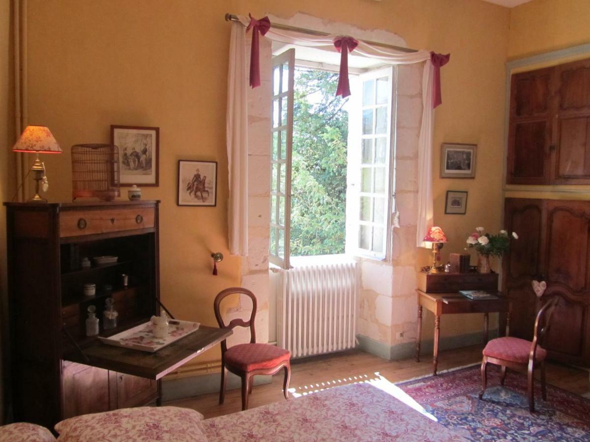 Chateau La Gentilhommiere Du Puits Notre-Dame 30 Rue De L'Eglise 24110 Saint Leon Sur L'Isle Екстериор снимка