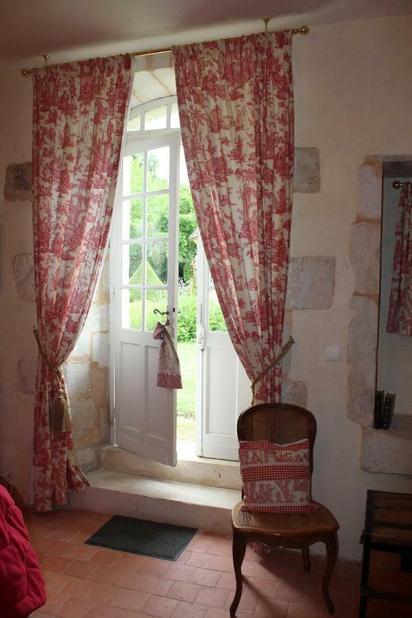Chateau La Gentilhommiere Du Puits Notre-Dame 30 Rue De L'Eglise 24110 Saint Leon Sur L'Isle Екстериор снимка