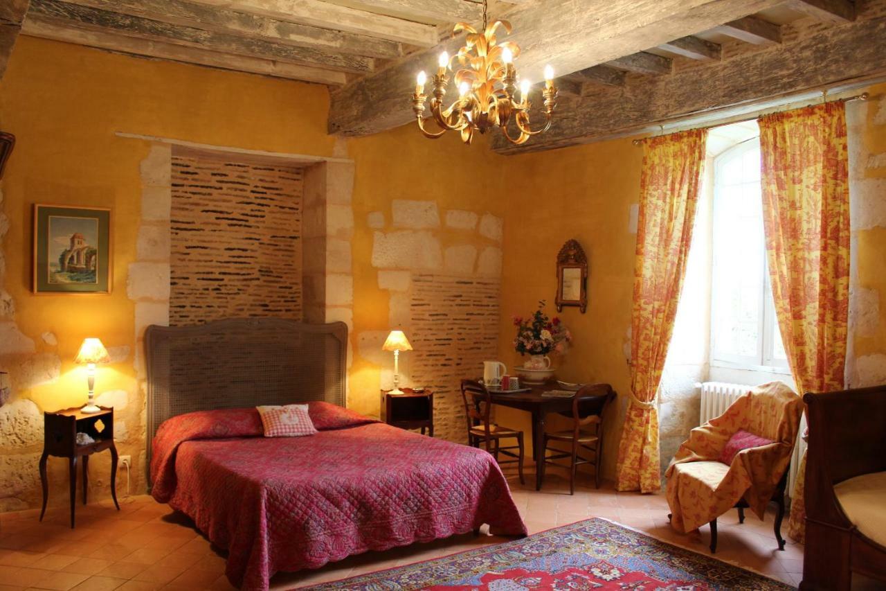 Chateau La Gentilhommiere Du Puits Notre-Dame 30 Rue De L'Eglise 24110 Saint Leon Sur L'Isle Екстериор снимка