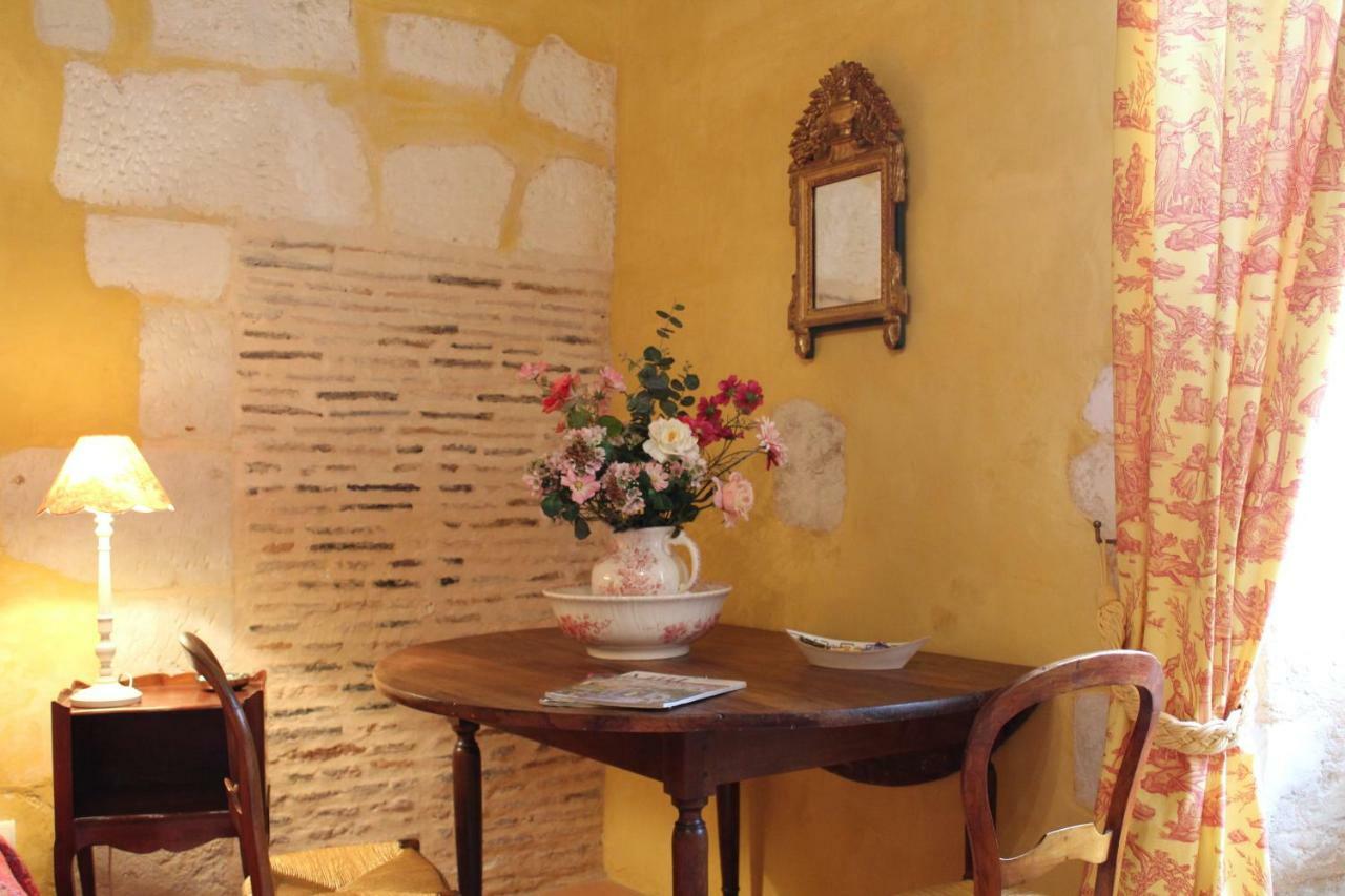 Chateau La Gentilhommiere Du Puits Notre-Dame 30 Rue De L'Eglise 24110 Saint Leon Sur L'Isle Екстериор снимка