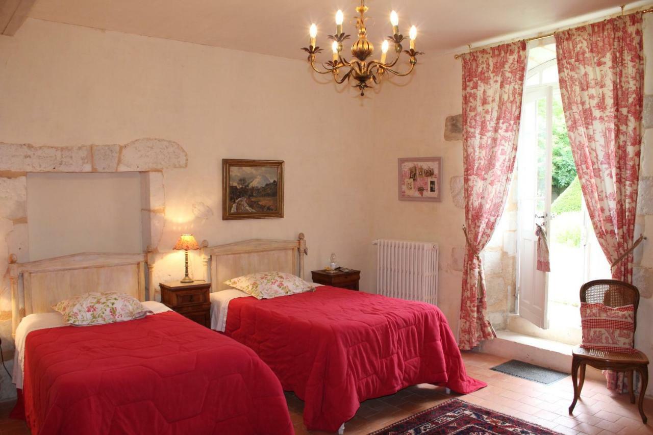 Chateau La Gentilhommiere Du Puits Notre-Dame 30 Rue De L'Eglise 24110 Saint Leon Sur L'Isle Екстериор снимка