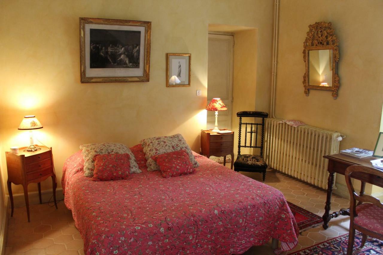 Chateau La Gentilhommiere Du Puits Notre-Dame 30 Rue De L'Eglise 24110 Saint Leon Sur L'Isle Екстериор снимка