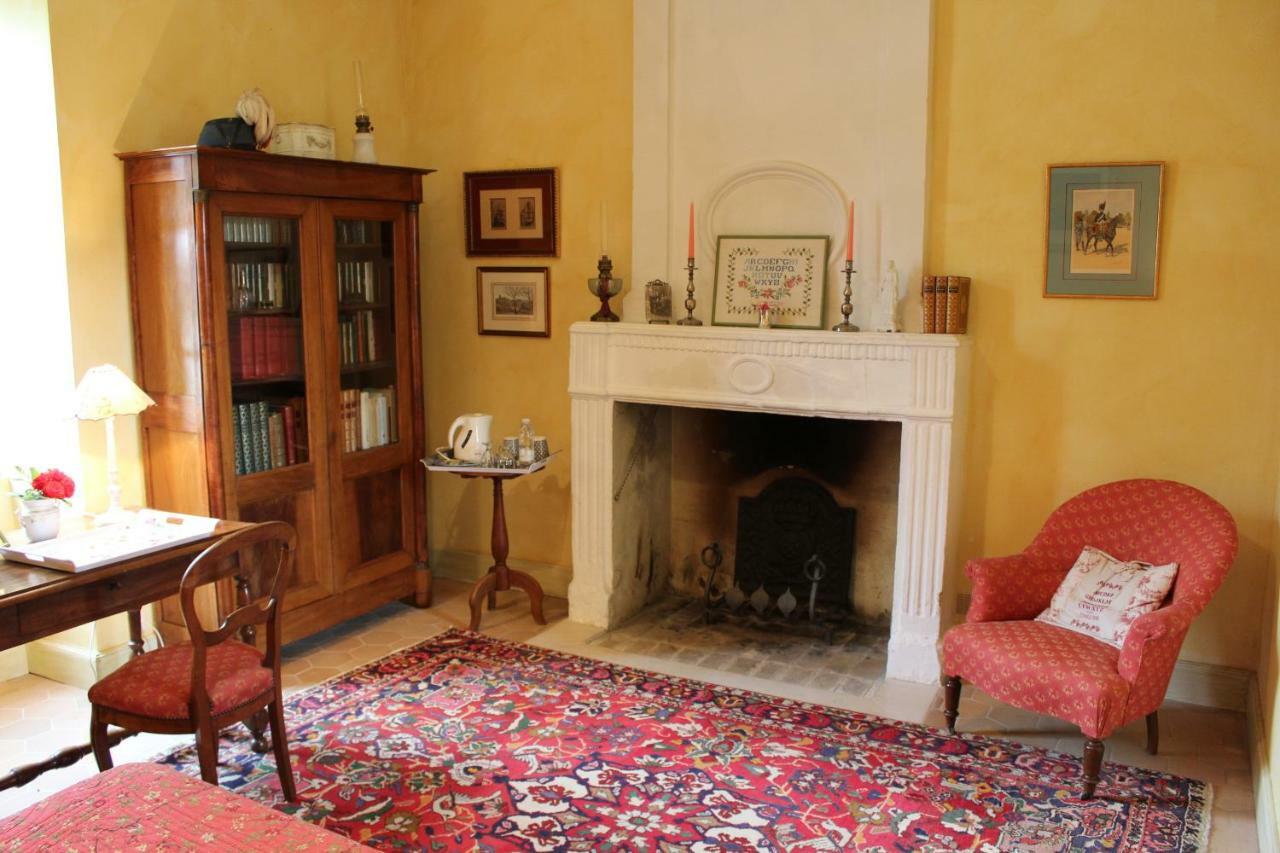 Chateau La Gentilhommiere Du Puits Notre-Dame 30 Rue De L'Eglise 24110 Saint Leon Sur L'Isle Екстериор снимка